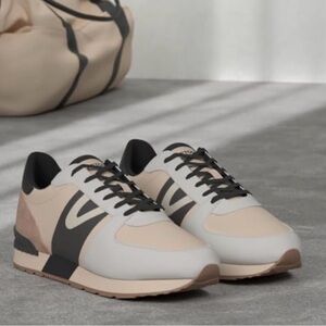 Tretorn Layola 2.0 Beige and Black Athletic lace up Shoes. 9